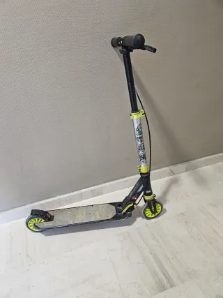 Patinete Patín Negro y Amarillo