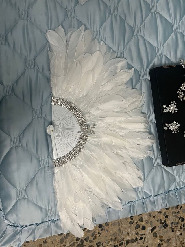 Tocados y abanico novia plata y blanco