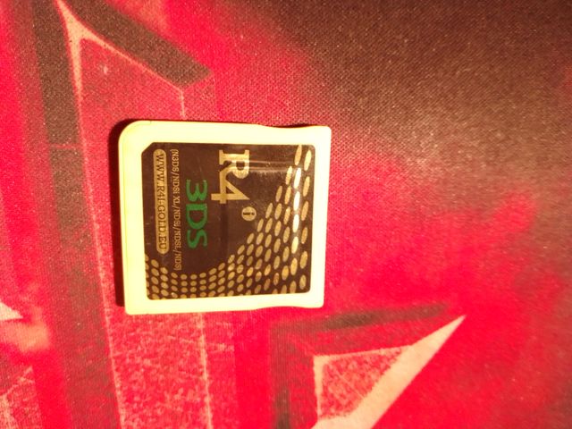 Adaptador R 4 3DS + MicroSD Sandisk 4GB