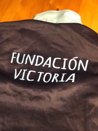 Chaqueta chándal Fundación Victoria T-20