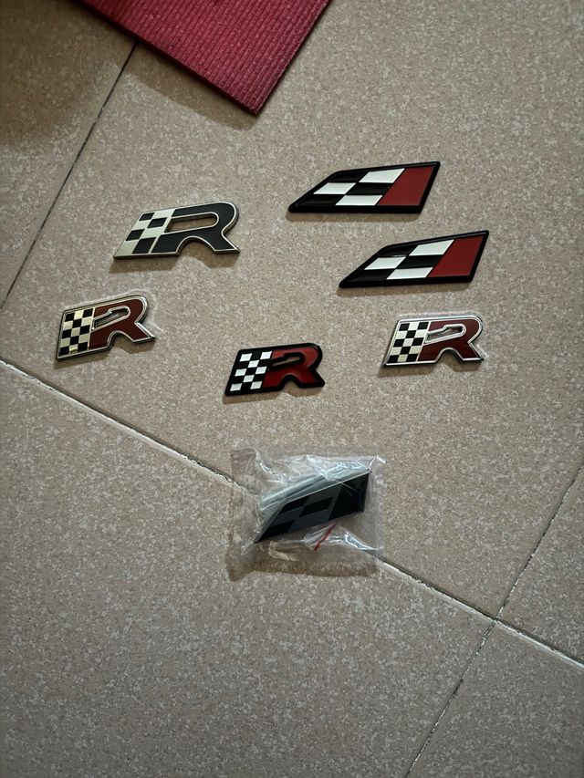 Insignias Cupra R