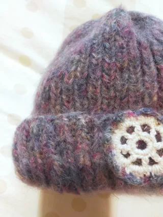Cappello lana fatto a mano con fiori