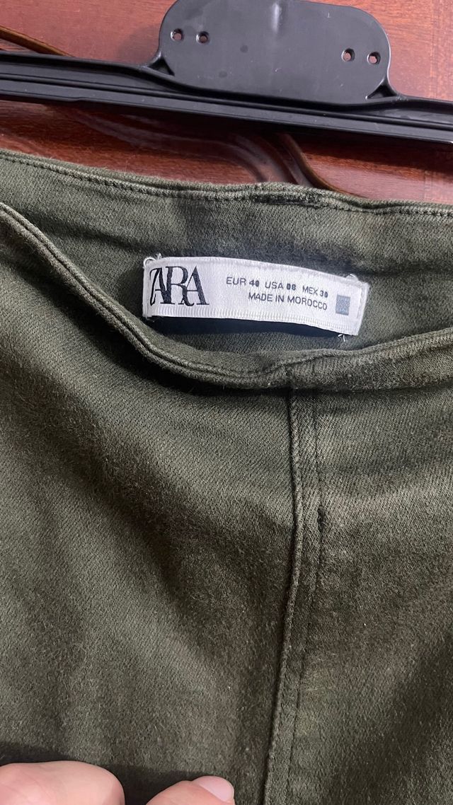 Pantalones Zara verde anchos