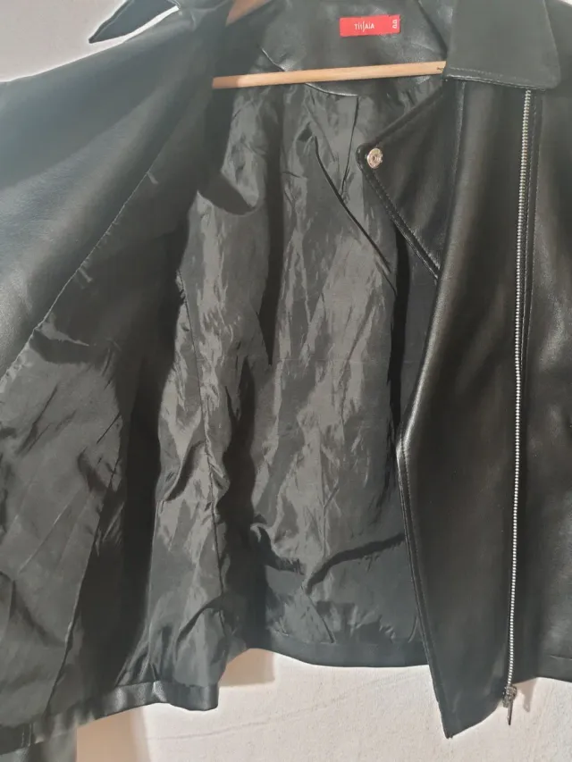 Chaqueta Polipiel Negra Tissaia Mujer