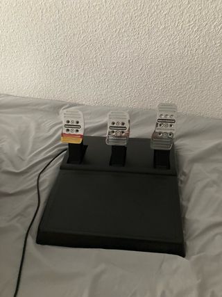 Volante Thrustmaster T300 Aro Ferrari + Pedali