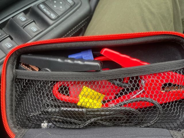 Arrancador Coche 3 en 1 Powerbank Linterna