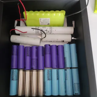 20 Celdas de Batería 18650 + varias