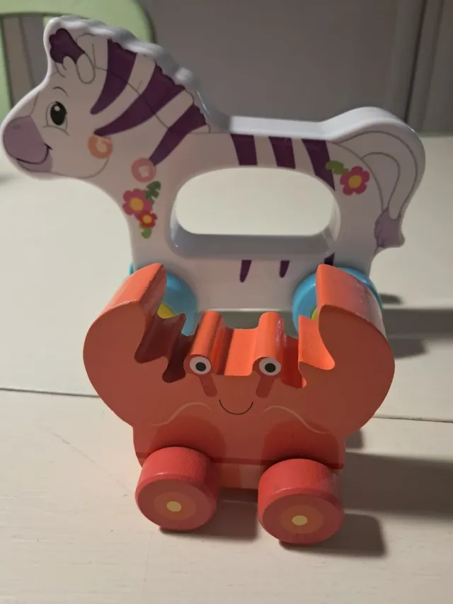 Juguetes de madera con ruedas