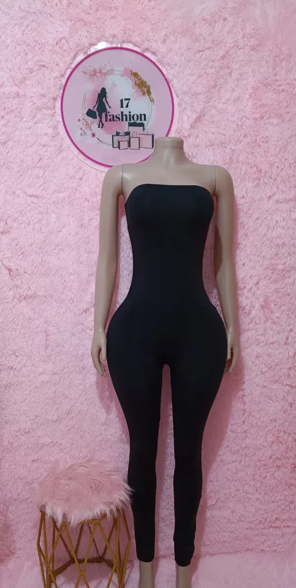 Mono negro ajustado sin tirantes