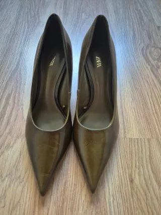 Zapatos tacón Zara verde oliva