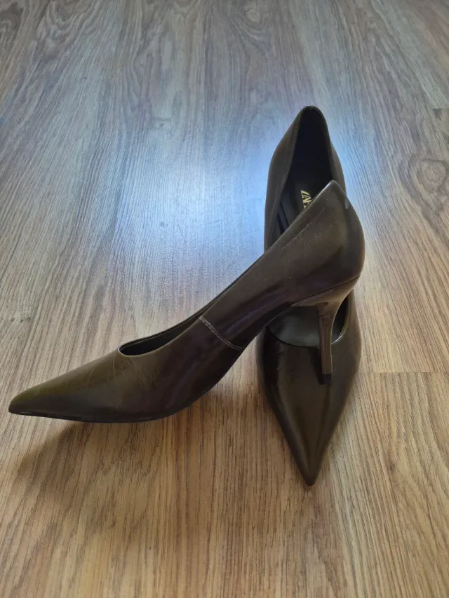Zapatos tacón Zara verde oliva