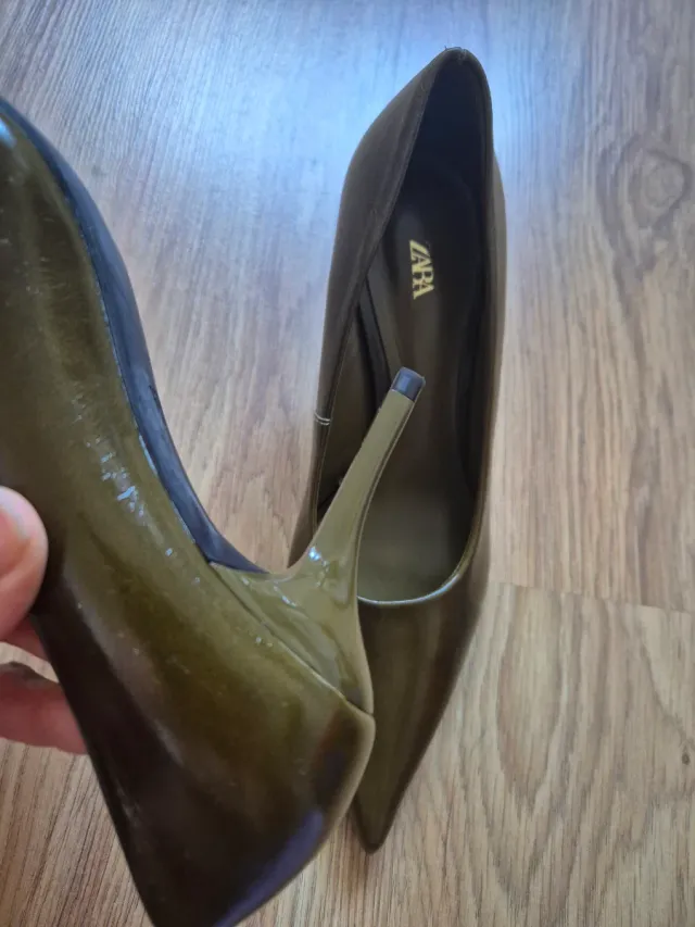 Zapatos tacón Zara verde oliva
