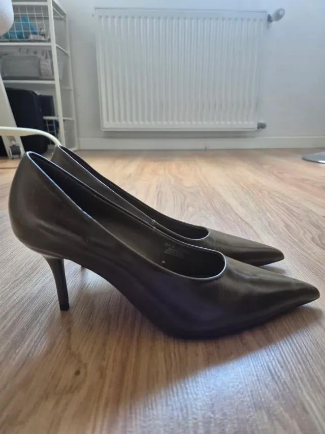 Zapatos tacón Zara verde oliva