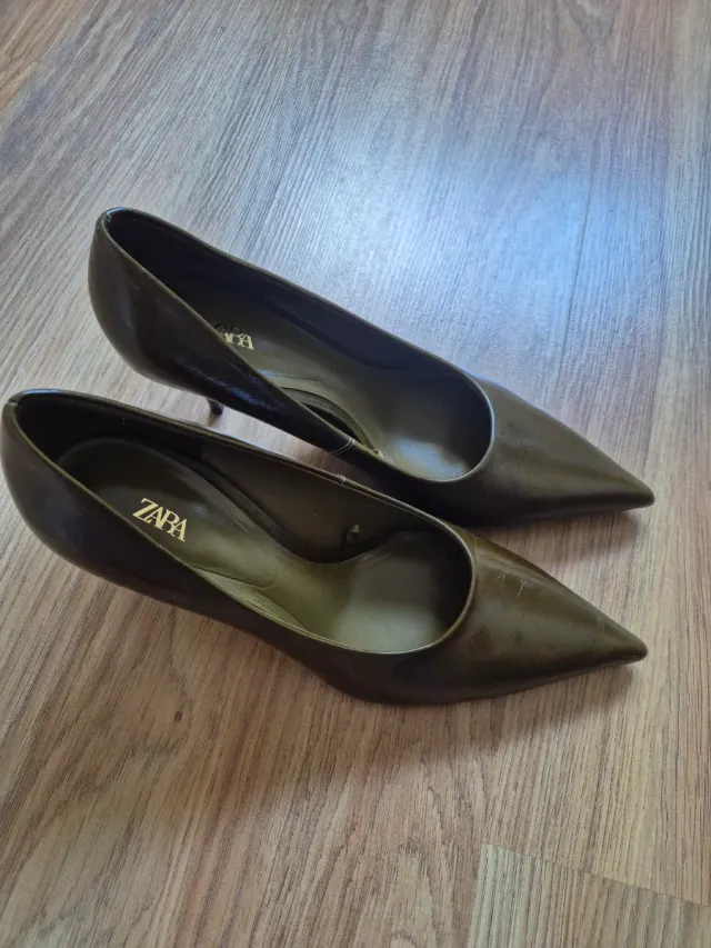 Zapatos tacón Zara verde oliva