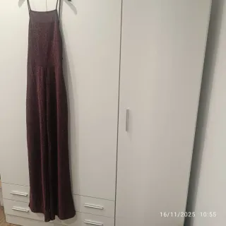 Mono de fiesta brillante