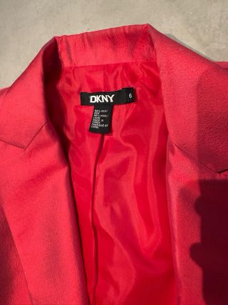 Traje chaqueta DKNY rojo brillante Talla 6/38