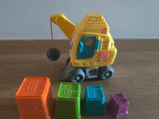 Escavadora Fisher Price com bola