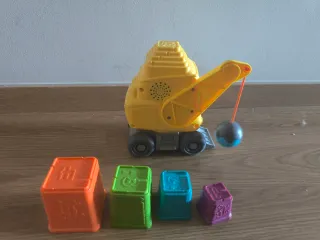 Escavadora Fisher Price com bola