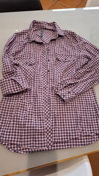 Blusa a cuadros morada y blanca