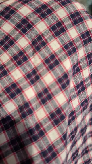 Blusa a cuadros morada y blanca