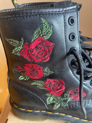 Botas Dr. Martens rosas bordadas Talla 37