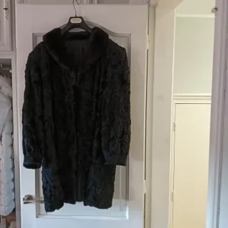 Abrigo de Astracán Negro