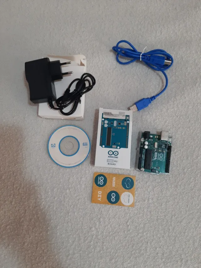 Arduino UNO R3 con accesorios