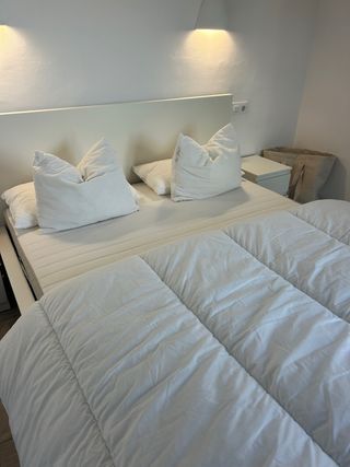 Letto matrimoniale MALM IKEA con materasso e 2 comodini