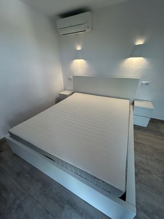 Letto matrimoniale MALM IKEA con materasso e 2 comodini