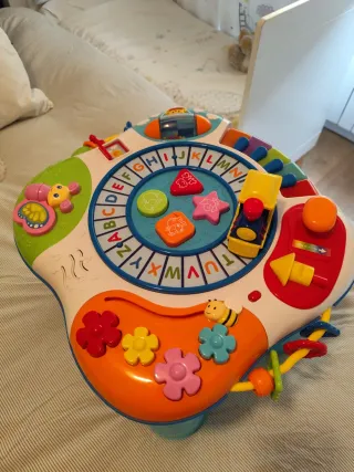 Mesa de actividades infantil, nueva 45,90€