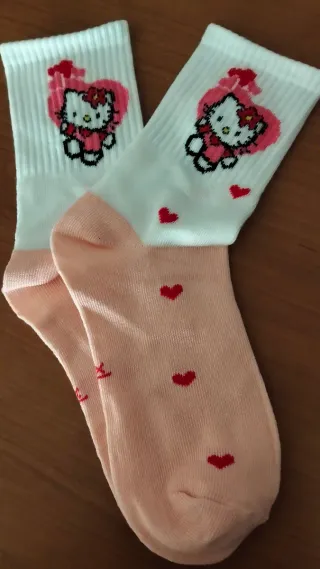 Calcetines niña Hello Kitty rosa y blanco.
