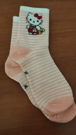 Calcetines niña Hello Kitty rosa y blanco.