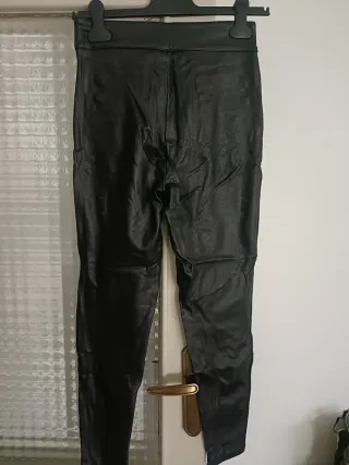 Leggings efecto piel con cremalleras