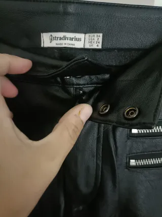 Leggings efecto piel con cremalleras