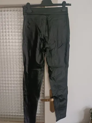 Leggings efecto piel con cremalleras