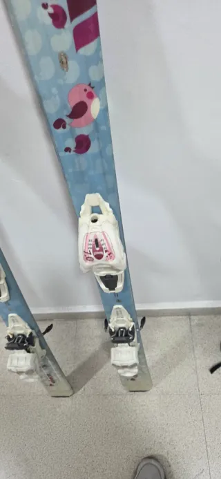 Esquís infantiles con fijaciones