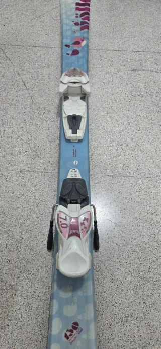 Esquís infantiles con fijaciones