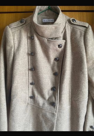 Elegante abrigo beige talla L marca easy wear