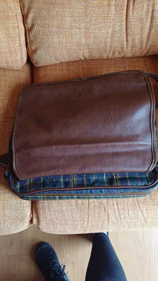 Maletín de tela a cuadros marrón y verde