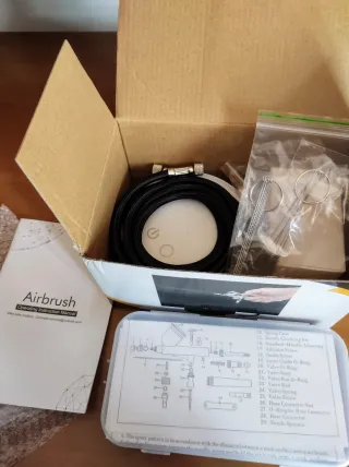 Aerografo con mini compressore e accessori