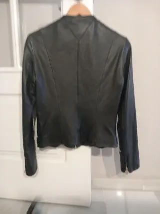 Chaqueta de cuero negra