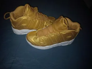 Nike Uptempo Blancas y Doradas Sin Usar
