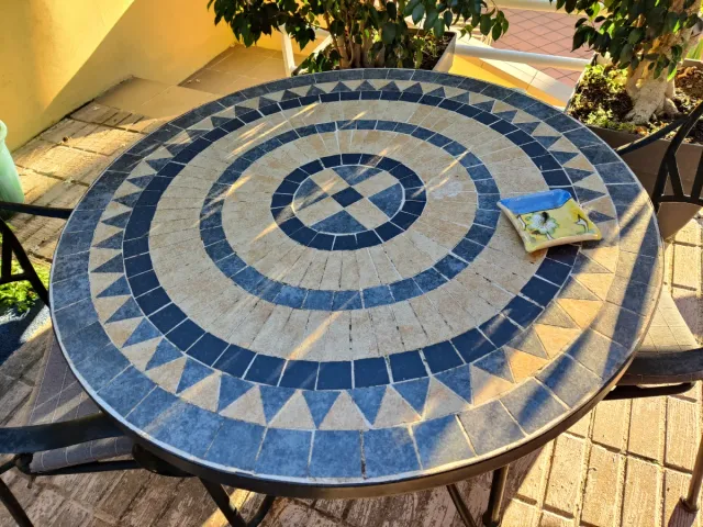 Mesa Mosaico y 2 Sillas Hierro Forjado