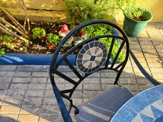 Mesa Mosaico y 2 Sillas Hierro Forjado