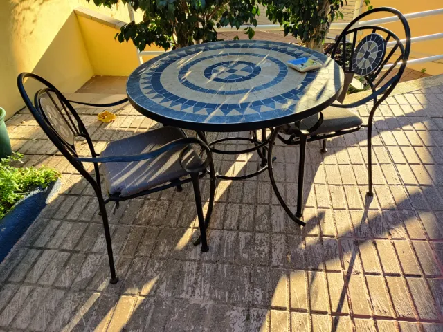 Mesa Mosaico y 2 Sillas Hierro Forjado
