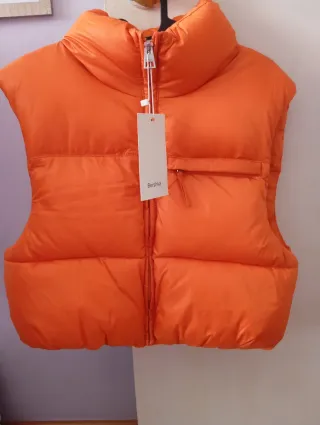 Chaleco acolchado Bershka niña naranja