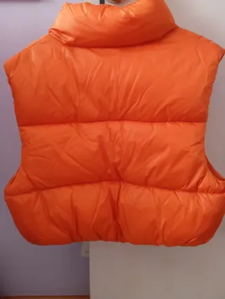 Chaleco acolchado Bershka niña naranja