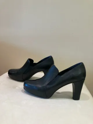 Zapatos de tacón negros para mujer