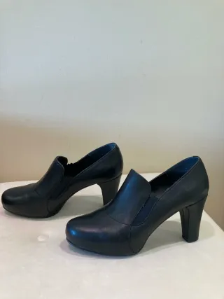 Zapatos de tacón negros para mujer