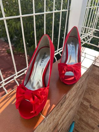 Zapatos de tacón rojos ANNAlISA talla 37
